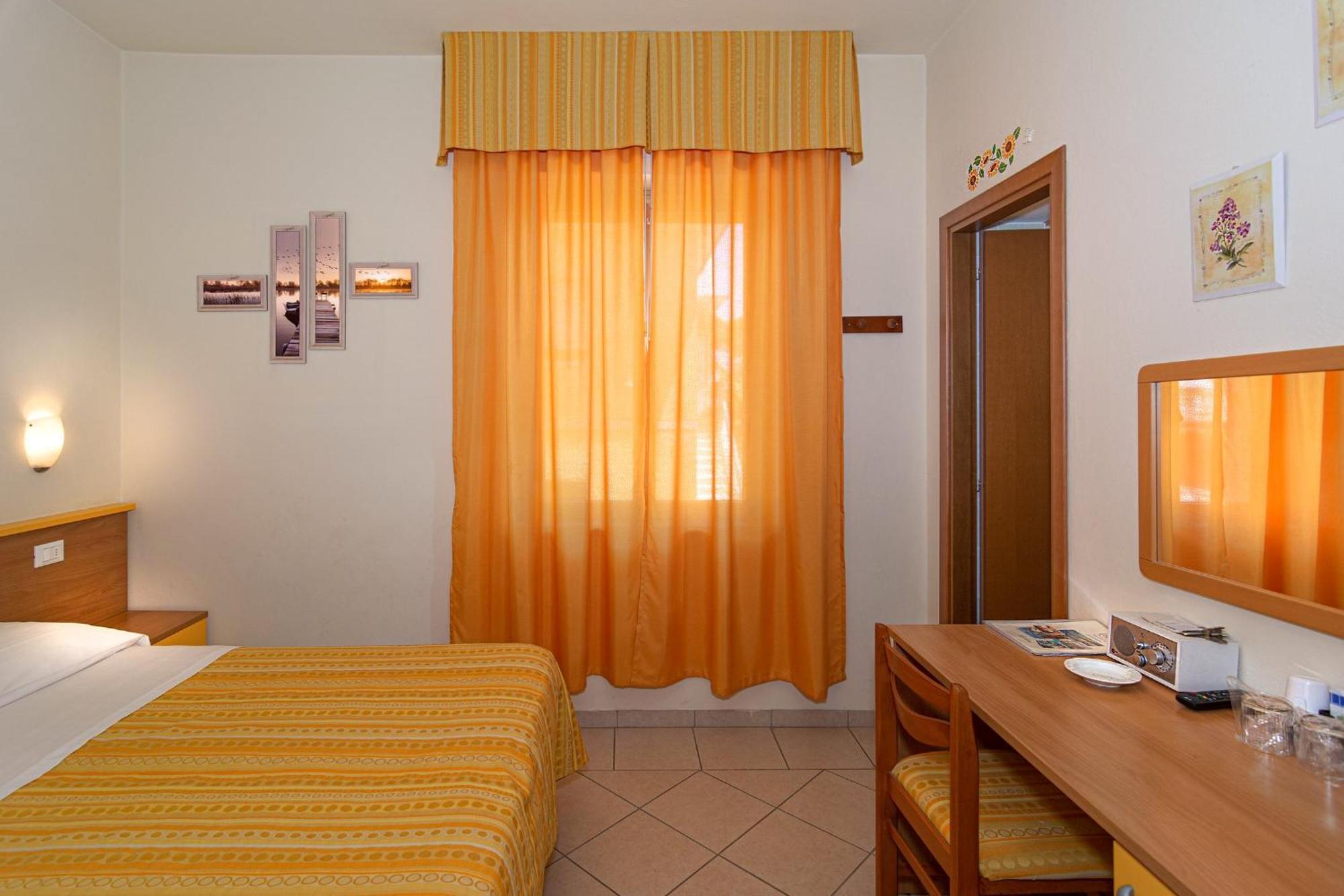 Hotel Mariani Camaiore Bagian luar foto