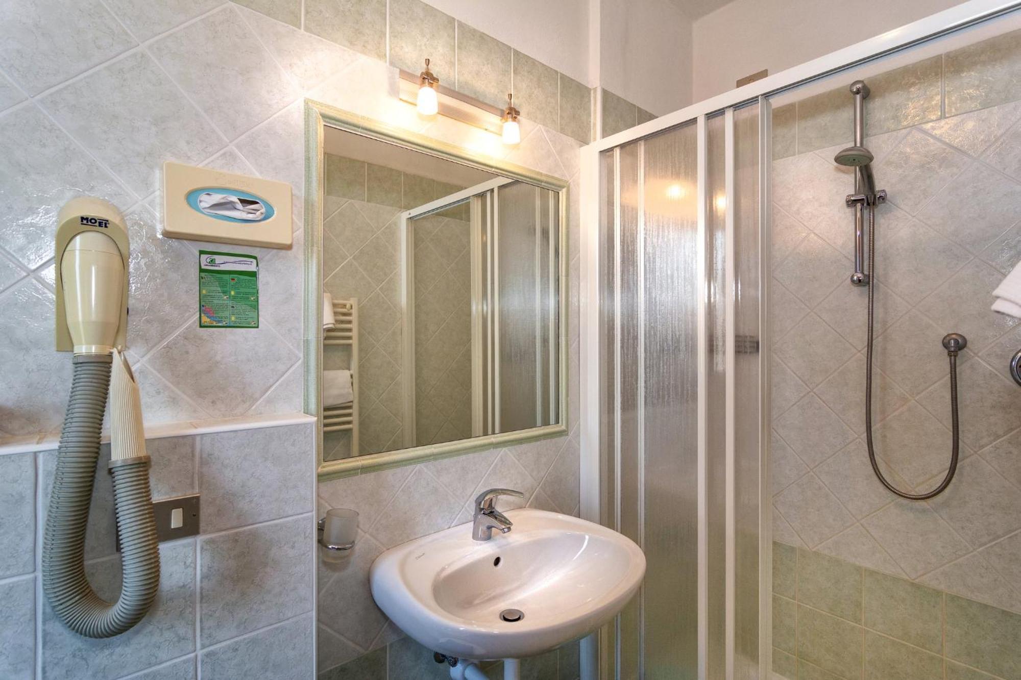 Hotel Mariani Camaiore Bagian luar foto